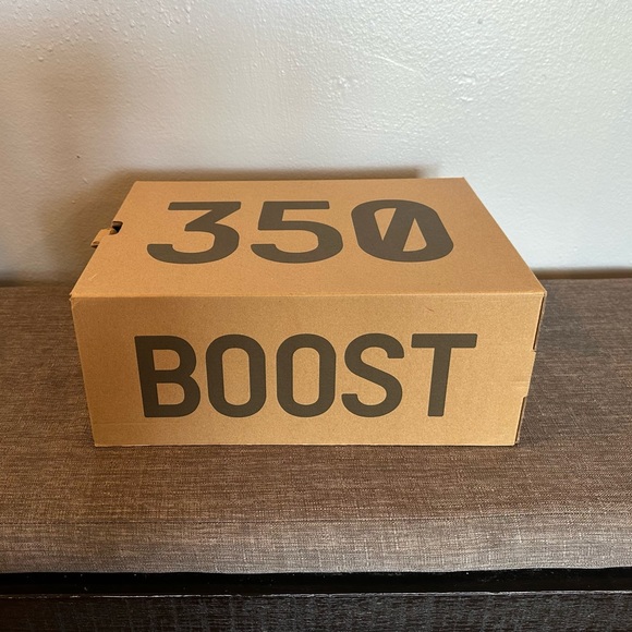 AUTH NWT Adidas Yeezy Boost 350 v2 in Cloud White - Picture 2 of 6